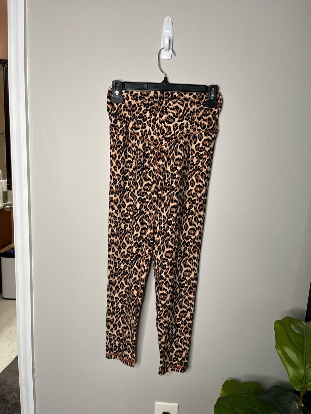 Aerie Leopard Print High-Waist criss cross Leggings size large